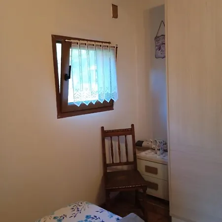 Ca Rifo, En Asturias, Puerta De Somiedo A Orillas Del Rio Narcea *